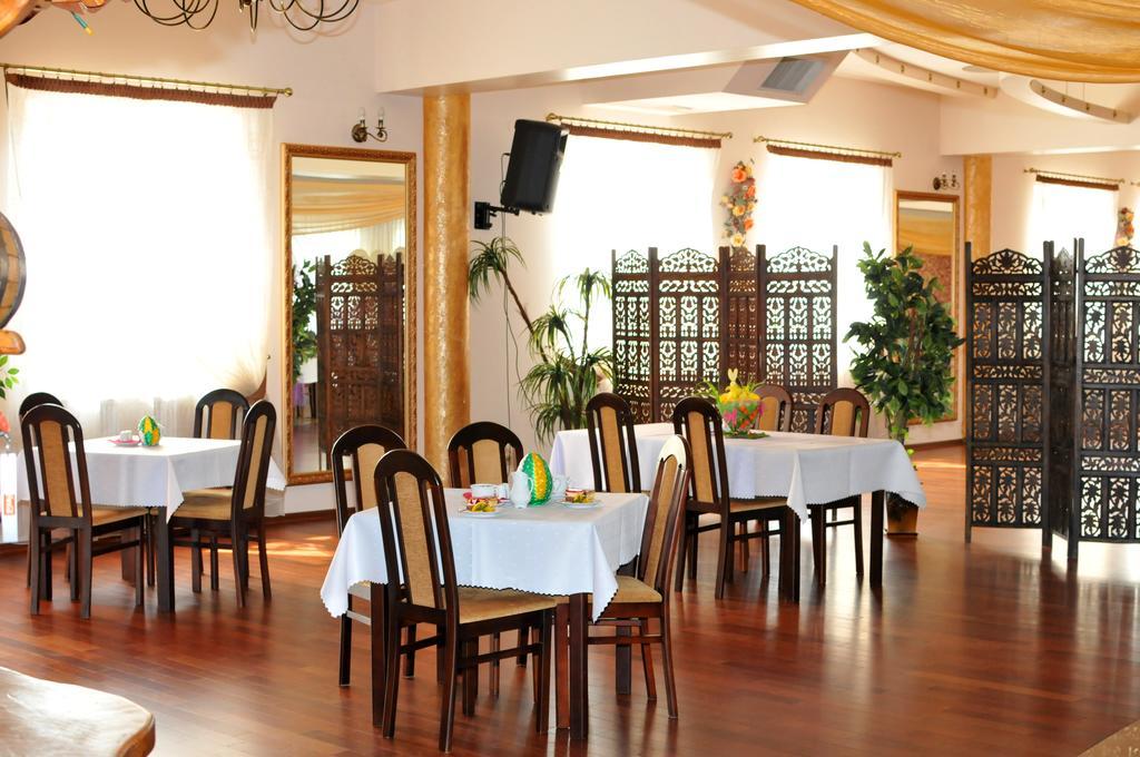 Hotel Restauracja Lorenzo Stopnica Exterior photo